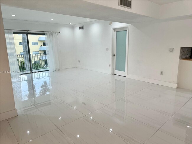 Building Photo - 7401 SW 82nd St