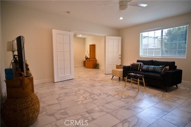 Foto del edificio - 8163 Willis Ave