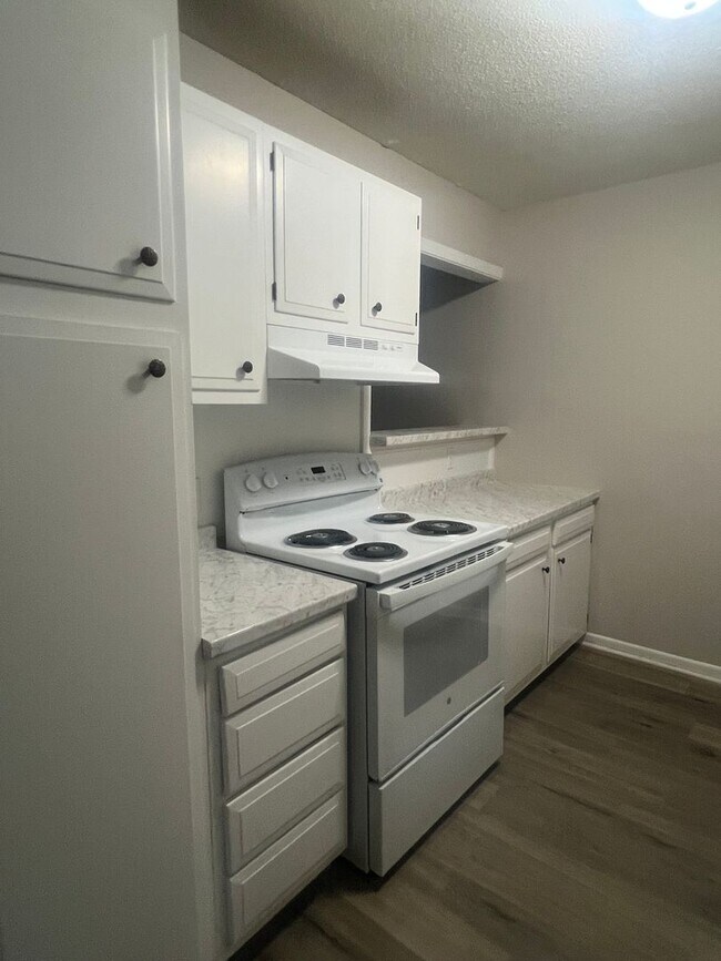 Foto del edificio - Remodeled Apartment 2 Bed / 1 Bath