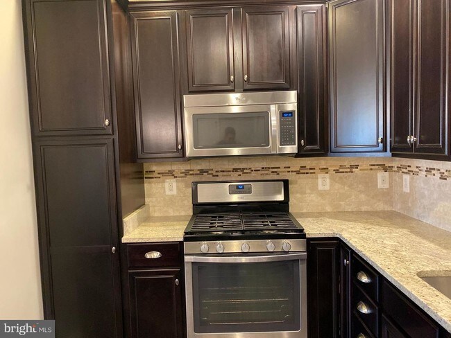 Building Photo - 43075 Thoroughfare Gap Terrace