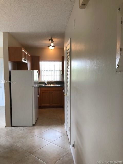 Foto del edificio - 4140 Woodside Dr