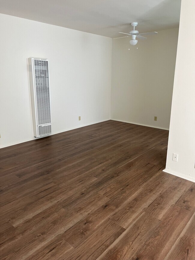Foto del edificio - 827 N Hudson Ave