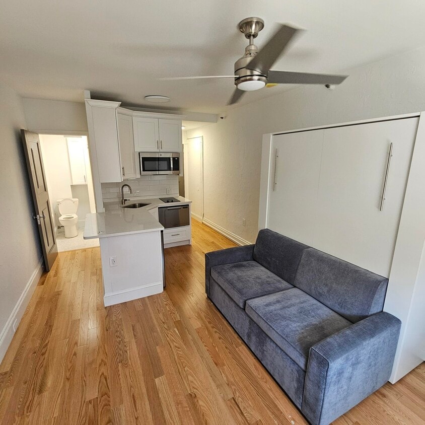 Primary Photo - 230 W Newton St