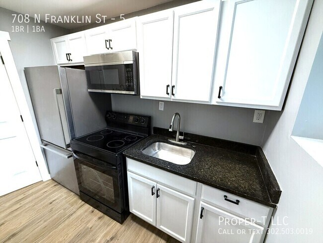Foto del edificio - 708 N Franklin St