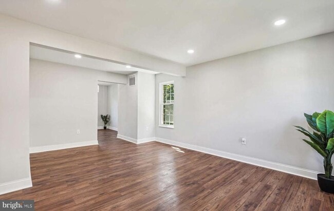 Building Photo - 7081 Leewood Forest Dr