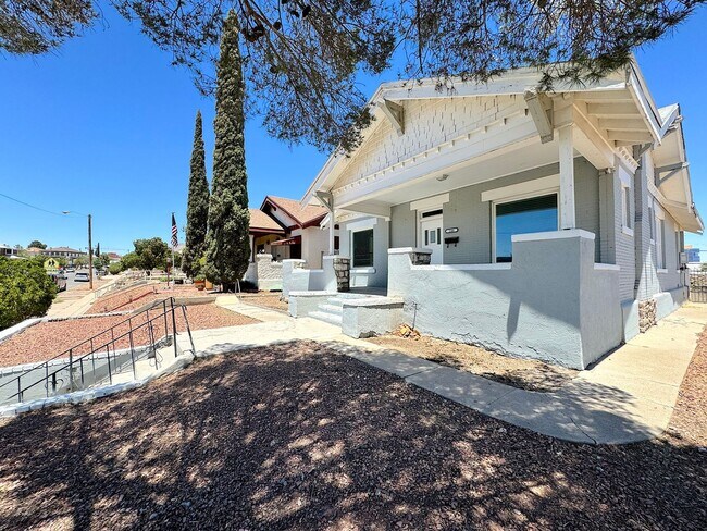 Foto del edificio - Sunset Heights Historic Home - 3Bed Refrig...