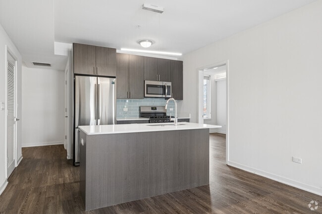 2BR, 2BA - 800SF - Kitchen - 1325 N Wells Apartments