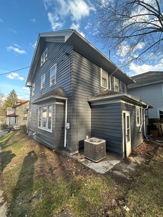 Building Photo - 1603 Manette Pl