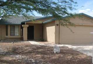 Building Photo - 10106 Cll Del Este