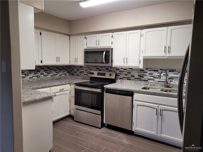 Building Photo - 2105 Camellia Ave
