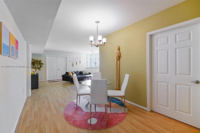 Building Photo - 825 Brickell Bay Dr