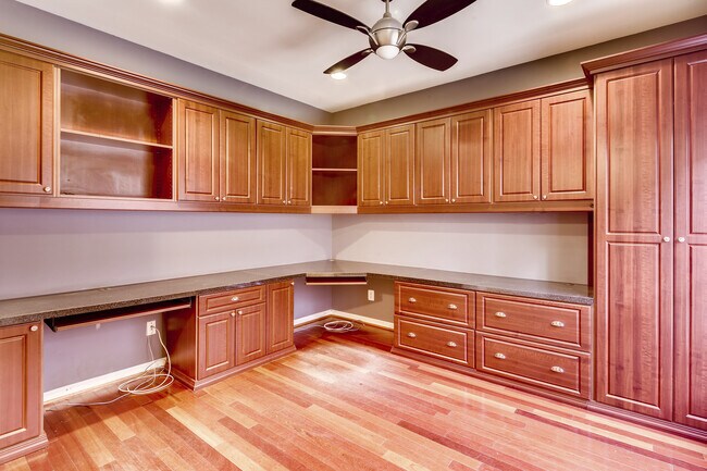 Building Photo - 1406 Benjamin St