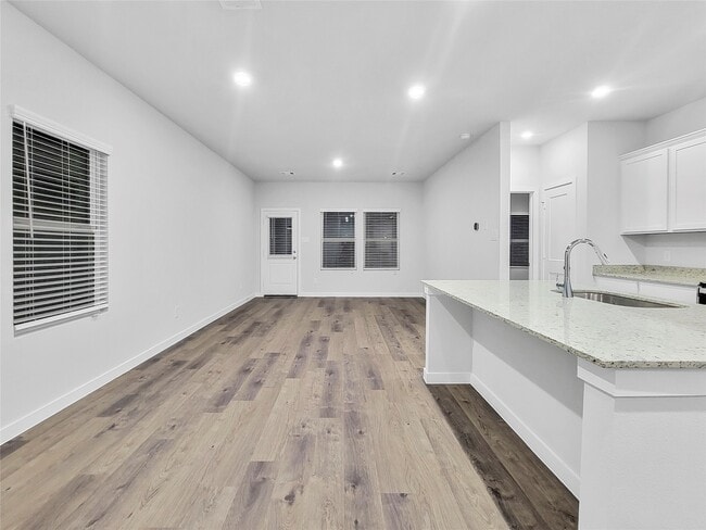 Foto del edificio - 17848 Lionheart Rd