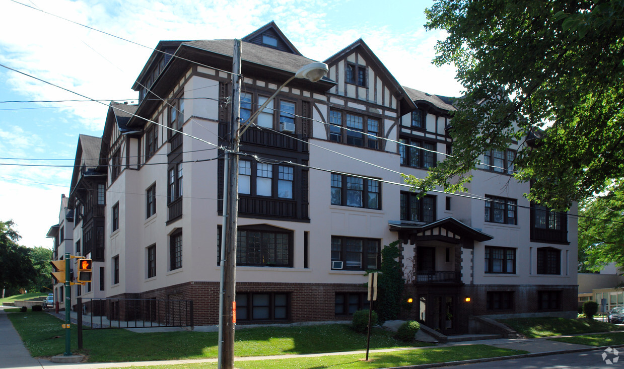 Primary Photo - Sherbrooke Apartments