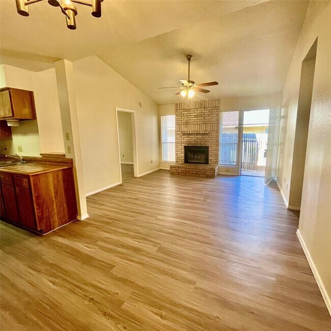 Foto del edificio - 2114 Redwing Way