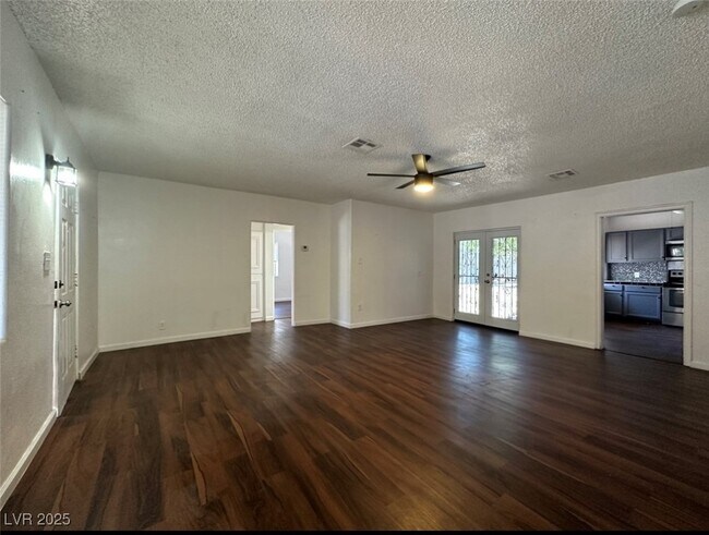Foto del edificio - 2125 Elm Ave