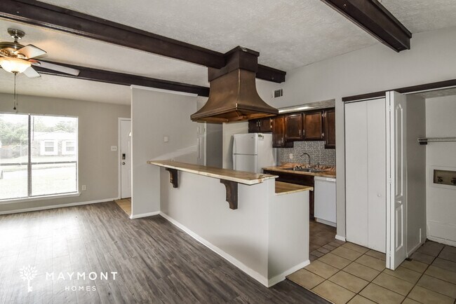 Foto del edificio - 232 Pinewood Dr