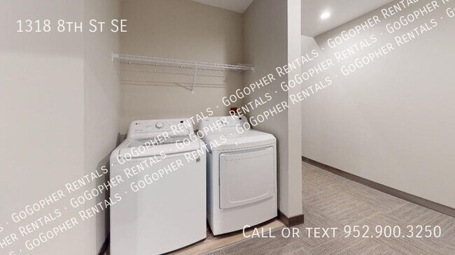 Foto del edificio - Modern 6 Bedroom Townhouse in Dinkytown!