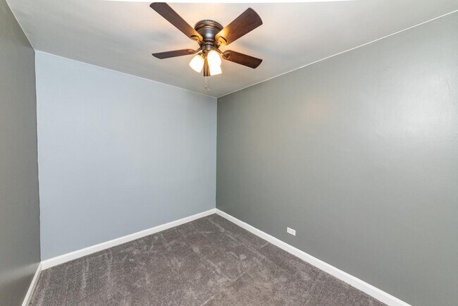 Building Photo - 3 bedroom in Chicago IL 60622