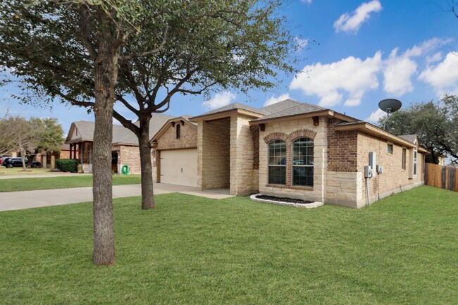 Foto del edificio - 7204 Golden Oak Ln