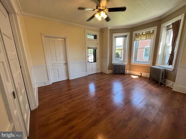 Building Photo - 631 Main St