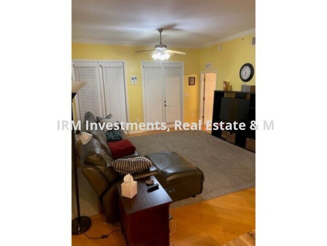 Foto del edificio - 2 bed 2 bath CONDO ground floor.