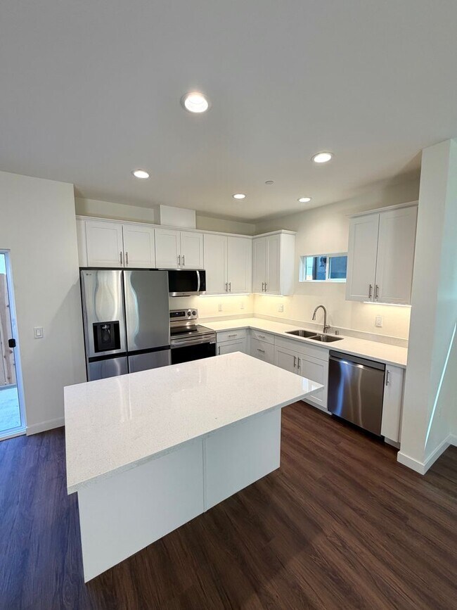 Building Photo - Brand New 2 Bedroom 1 1/2 Bath Townhouse!!!  Move in Special!! $1000 off 1st Month's Rent!!