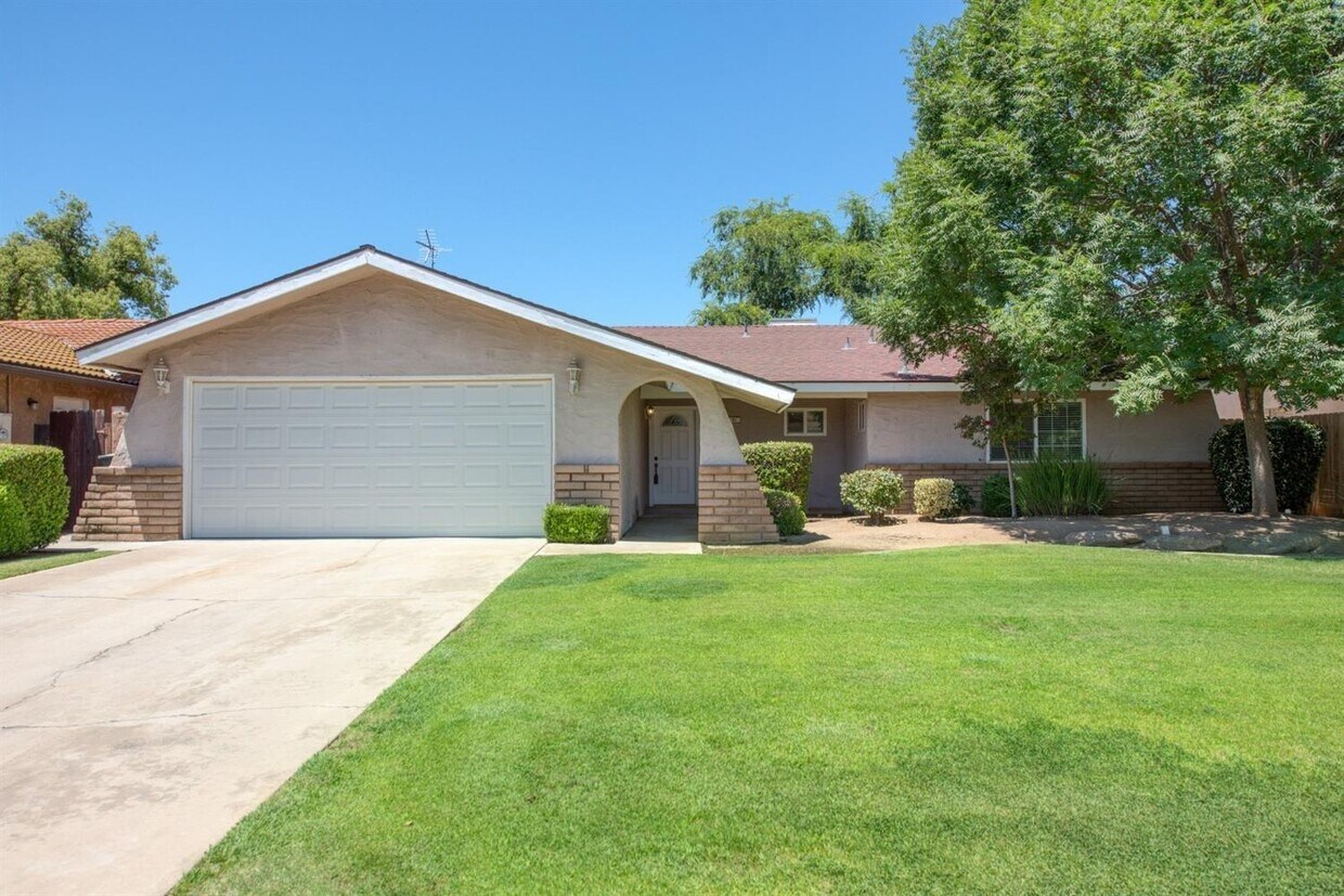 60 N Hughes Ave, Clovis, CA 93612 House Rental in Clovis, CA