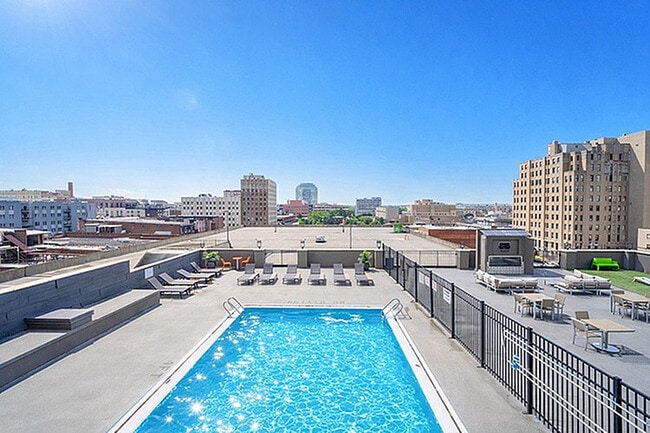 Building Photo - Flats on Fifth