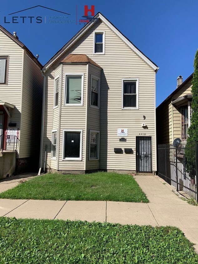 Primary Photo - HUUUGE Newly Renovated 3 Bedroom