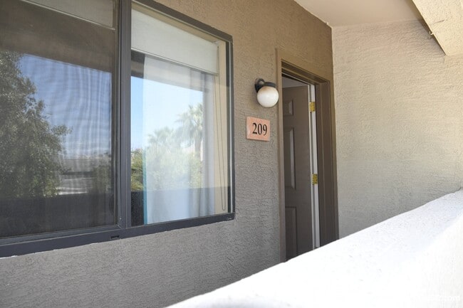 Foto del edificio - 3301 E Earll Dr