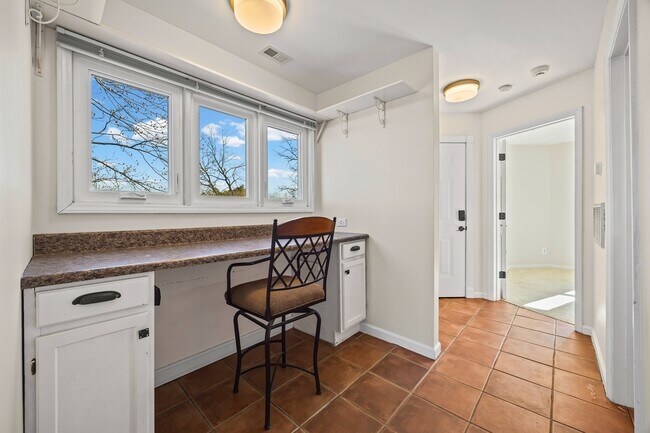 Foto del edificio - 372 Northwest Dr