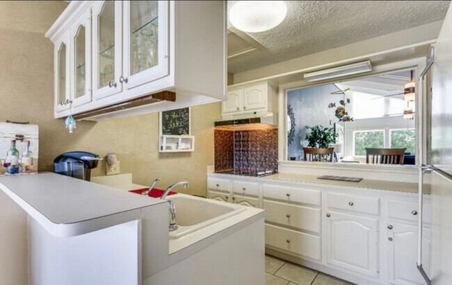 Foto del edificio - 806 Highcrest Dr