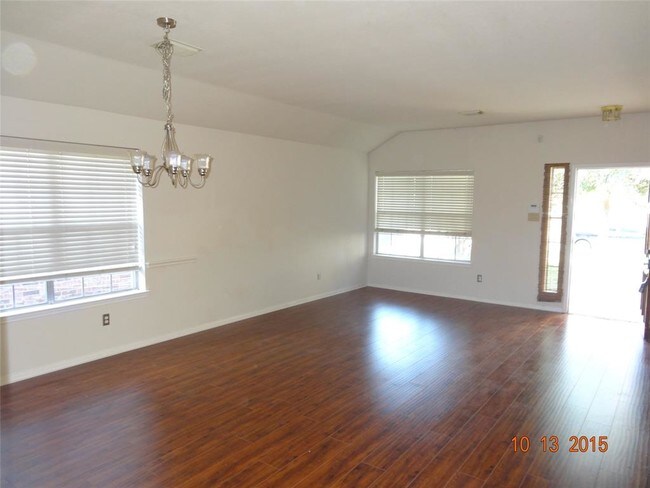 Foto del edificio - 9503 Eaglewood Glen Tr