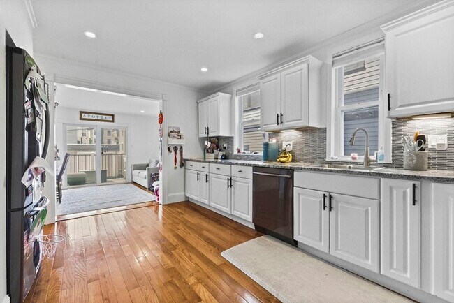 Foto del edificio - 865 E 2nd St