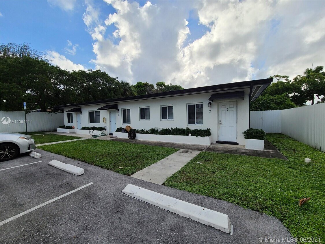 Primary Photo - 12840 NE 6th Ave