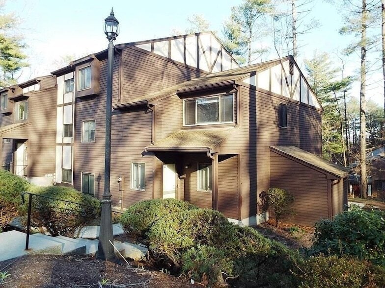 Foto principal - 97 Highwood Dr