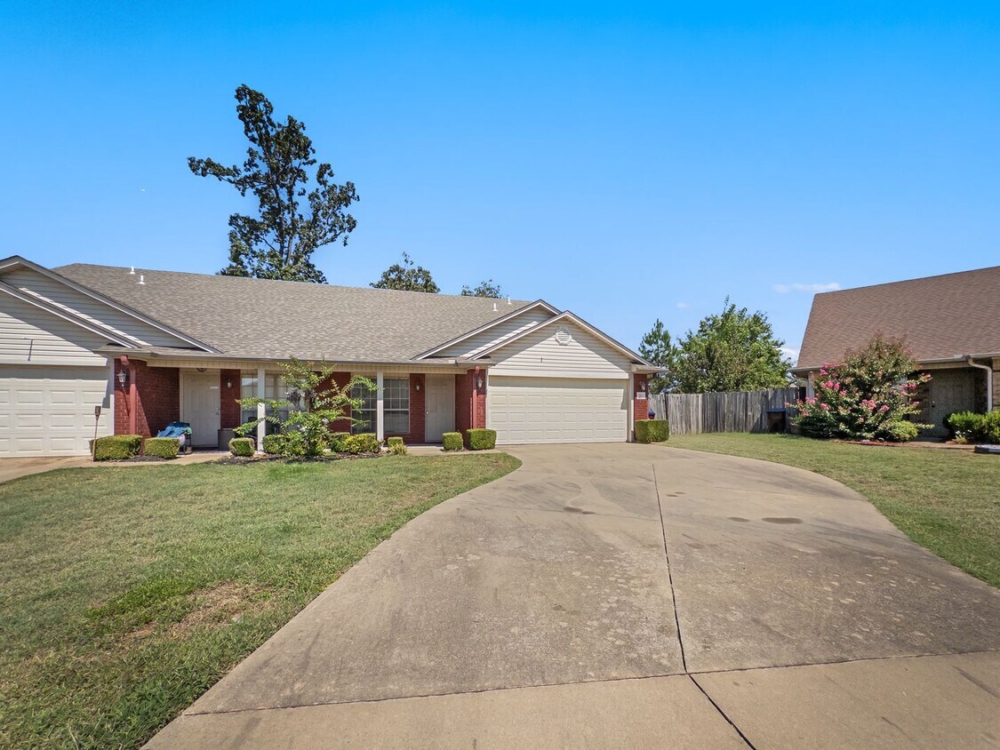 Foto principal - 1519-1521 Fianna Place Ct