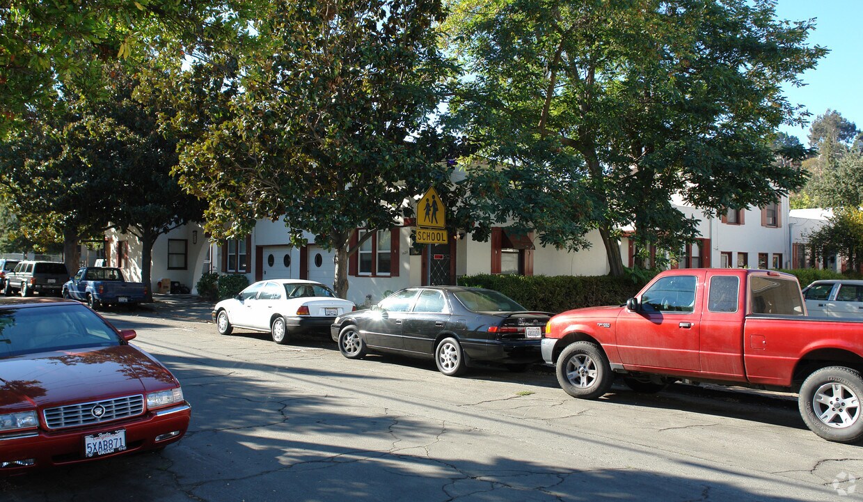 Building Photo - 721-735 Mellus St
