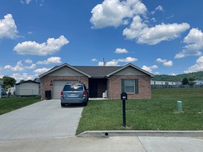 Building Photo - Jaedra View 3 BR Market