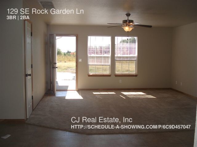 Foto del edificio - 129 SE Rock Garden Ln