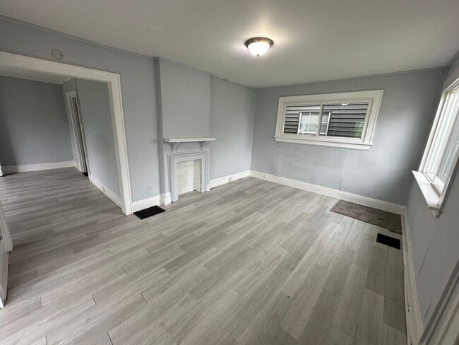 Foto del edificio - Spacious 4-Bed/1-Bath Columbus Haven: Comf...