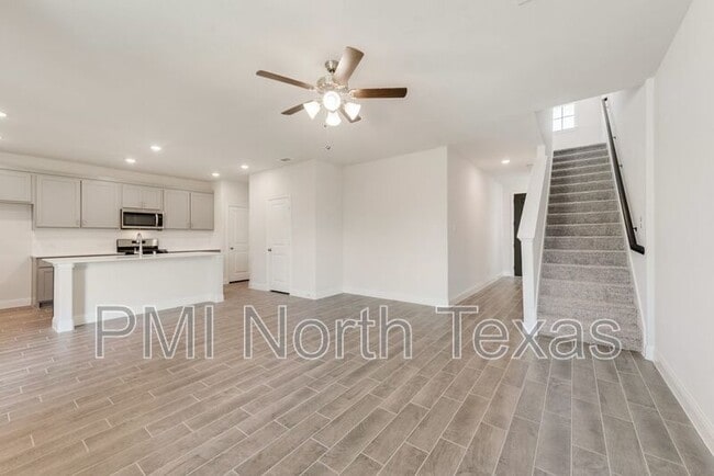 Building Photo - 717 Amenduni Ln