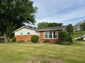 Building Photo - 6582 Valley Dr