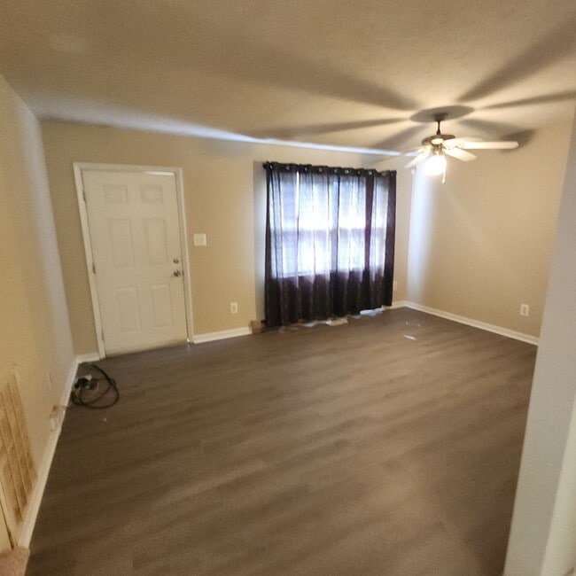 Building Photo - Cute and Cozy Split Level House FOR RENT i...