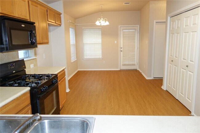 Foto del edificio - 18116 Great Basin Ave