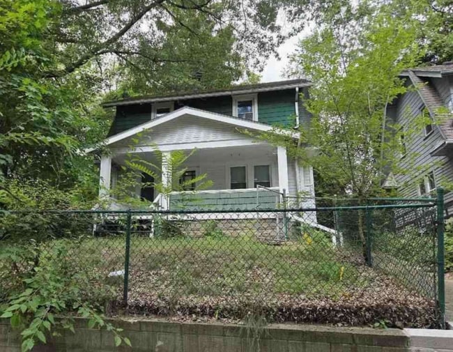Building Photo - 1148 La Croix Ave