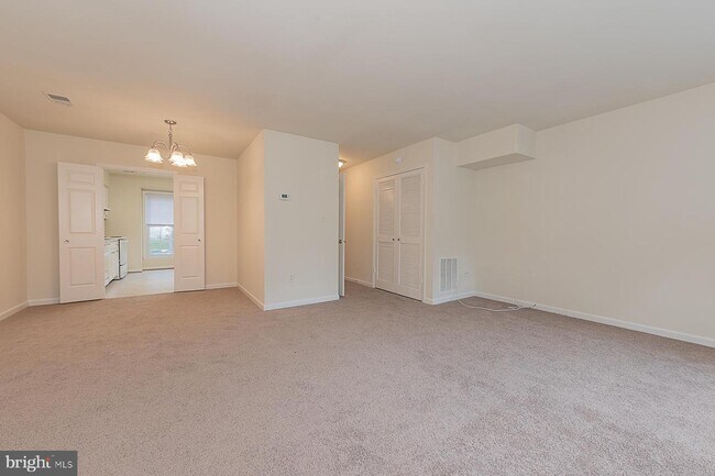 Foto del edificio - 5905 Rowanberry Dr