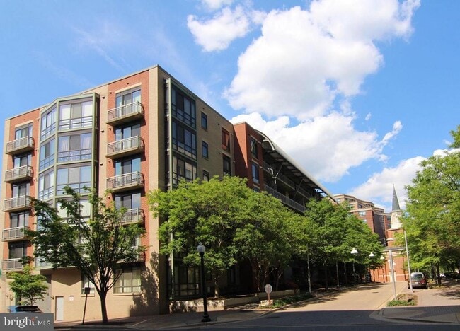 Building Photo - 1200 N Hartford St