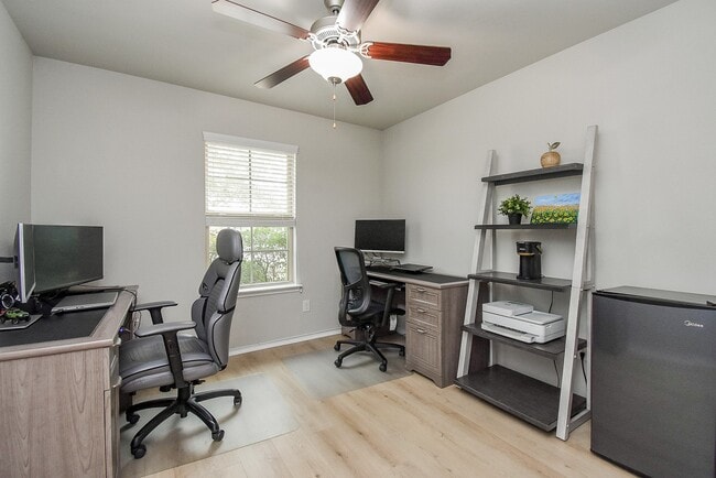 Foto del edificio - 23819 Naples Shore Dr